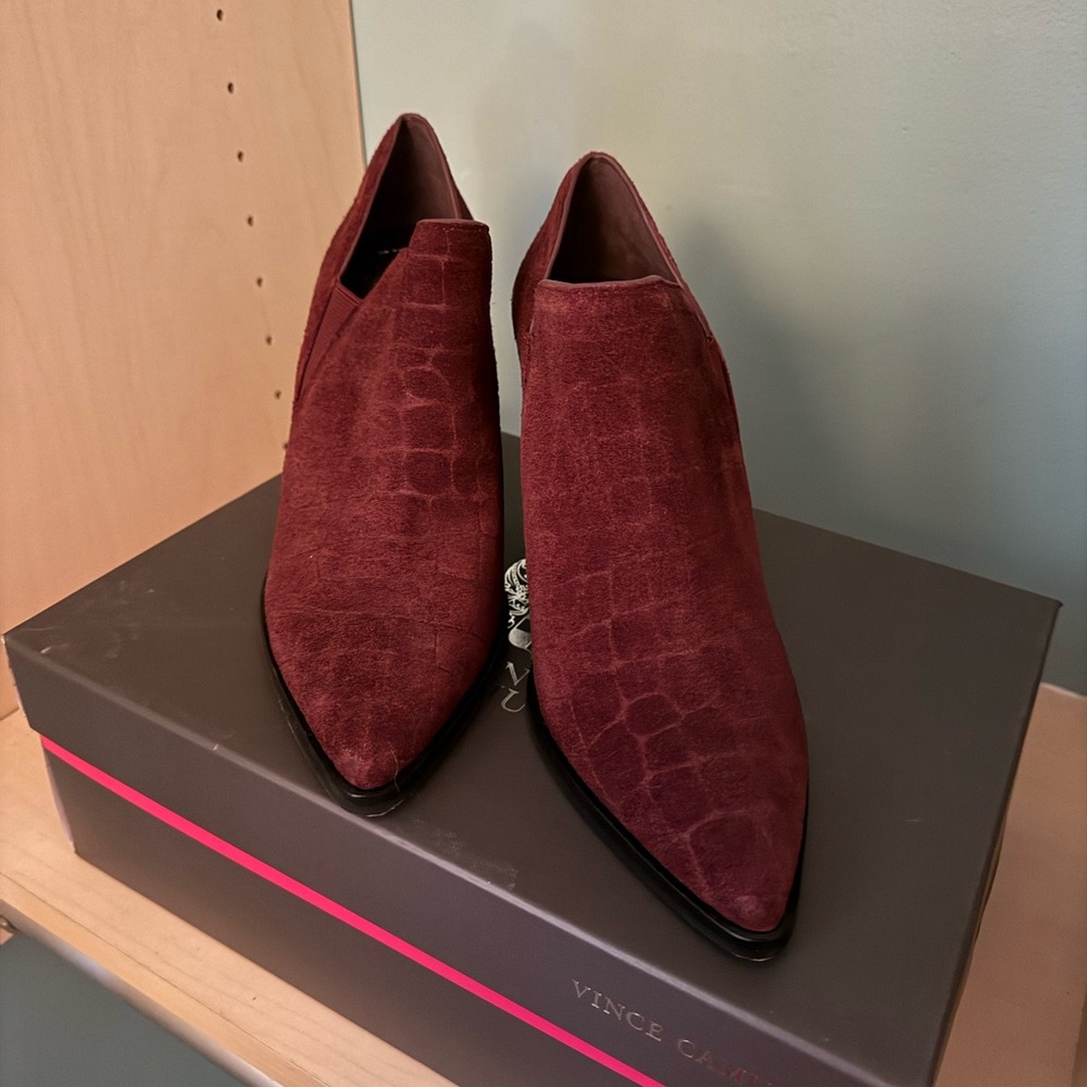 Vince Camuto Women's Burgundy Suede Shoes